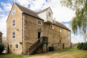 Fletland Mill - 18th century watermill, in stunning location near Stamford, Stamford